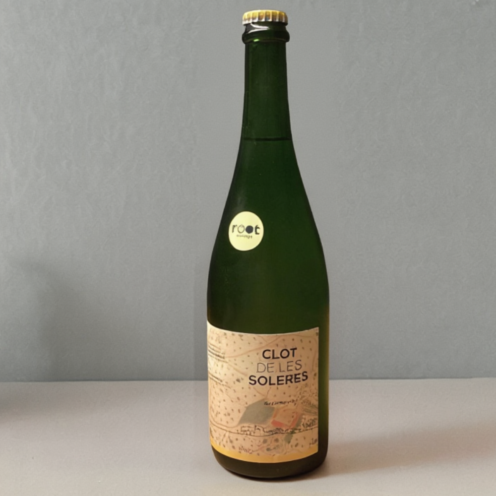 botella de vino blanco natural Clot de les Soleres Chardonnay fermentado con levaduras autoctonas sin filtrar en Penedes